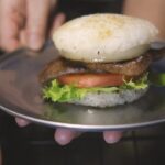 焚き火でキャンプ料理　焼肉ライスバーガー　Yakiniku rice burger