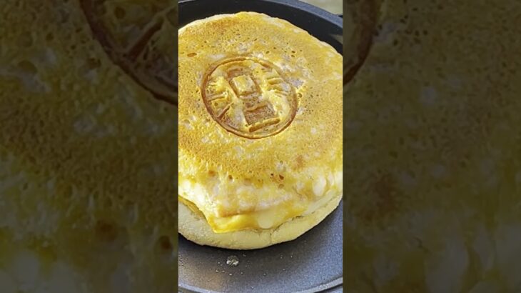 【牛すき月見バーガー・飯テロ注意！・キャンプ飯】牛すき月見マフィンをホットサンドプレスしたらうますぎた・・・　最高の朝メシ！！♯朝マック♯キャンプ飯#short