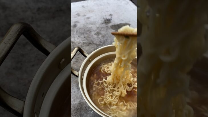 キャンプ初心者の寒い朝のラーメン #キャンプ飯