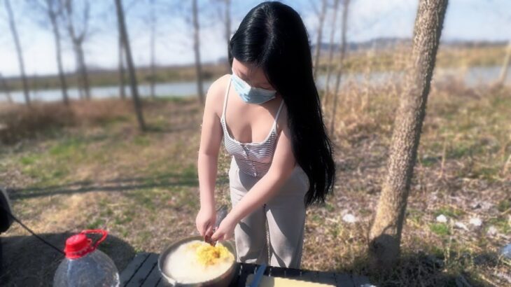 【ノーブラ】アウトドアキャンプでのグルメ料理 Cooking Gourmet Food During Outdoor Camping