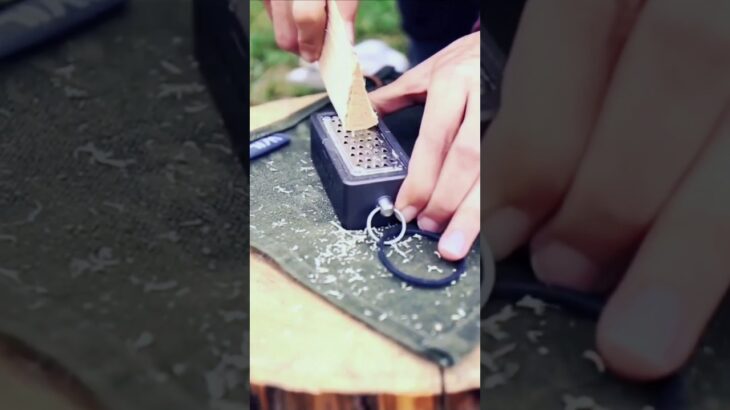 木を削って簡単に火起こしする工具「火の素メーカー」