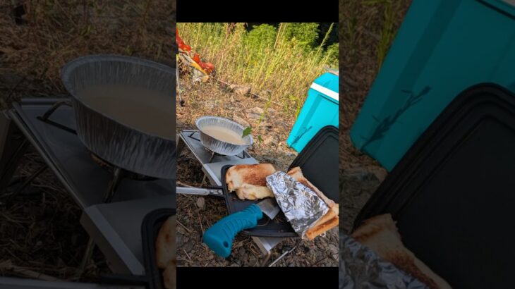 キャンプで作れる料理二選！！！#料理#アウトドア #キャンプ飯 #キャンプ #camping #自然 #ホットサンド#味噌汁 ♯#川 #shorts #料理簡単