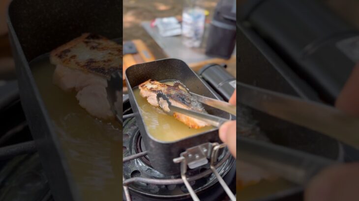秋の魚で炊き込みごはん。香ばしさがたまらないメスティン料理。　#キャンプ飯 #秋鮭 #レシピ動画 #料理レシピ