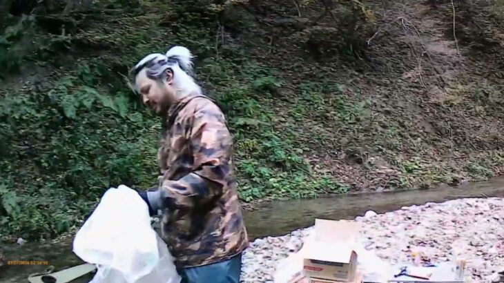 キャンプ初心者が1日山で採れたキノコだけでサバイバルしてみた。