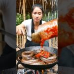 サバイバル技術：深い森で美味しい料理を作る #shorts