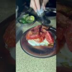 キャンプ料理：焼きトマトカプレーゼ（ワイドver）